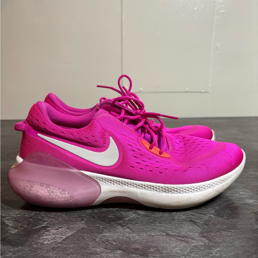 Nike Women's Fuchsia Athletic Sneakers